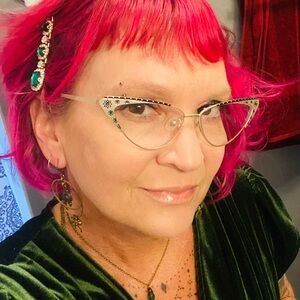 Meet your Posher, Angela